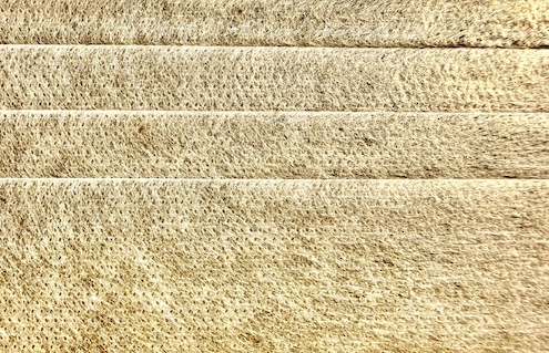 Für leichte und steife Strukturbauteile aus Faserverbundwerkstoffen eignen sich vor allem Bastfasern. | This example refutes the widespread assumption that natural fibres are only suitable for technically undemanding tasks.